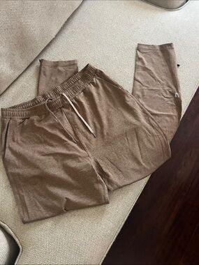 Vuori Men's Tan Brown Jogger Sweatpants